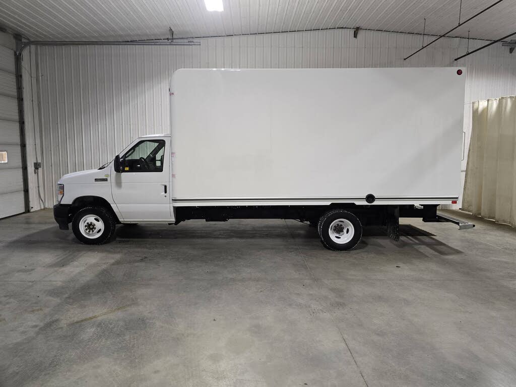 2024 Ford E-Series Chassis E-450 SD Cutaway 158 DRW RWD