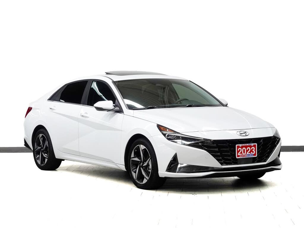 Hyundai Elantra Luxury FWD 2023