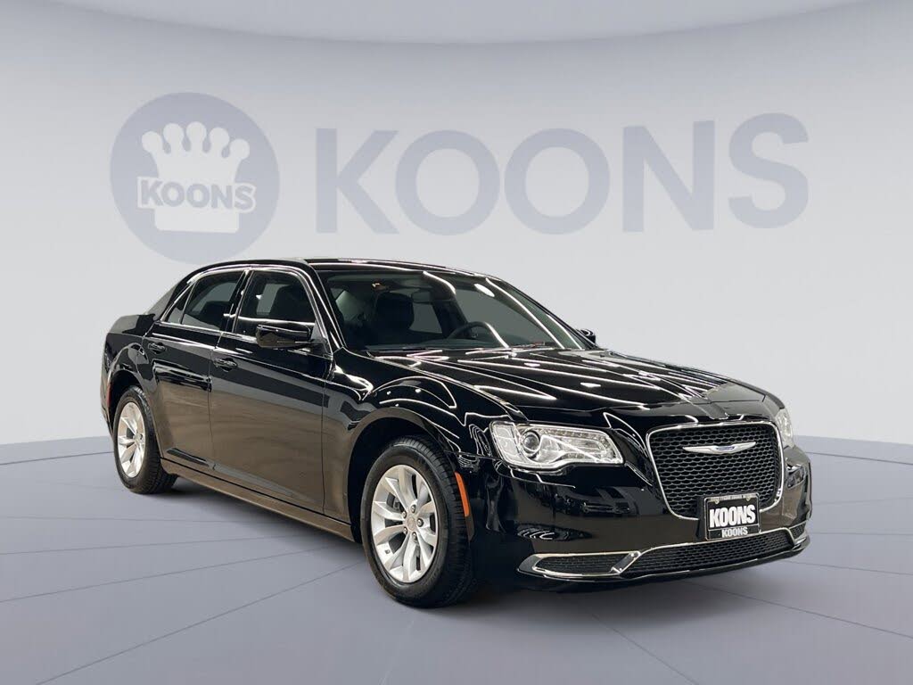 2023 Chrysler 300 Touring RWD