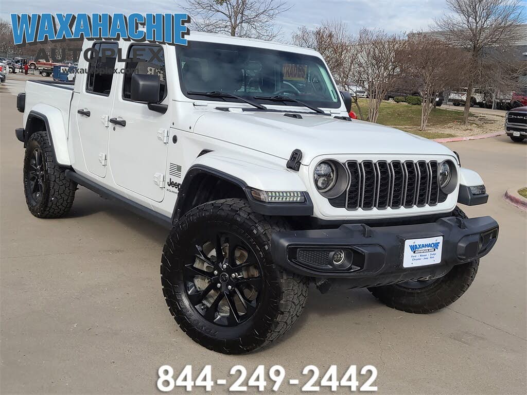 2025 Jeep Gladiator NightHawk Crew Cab 4WD