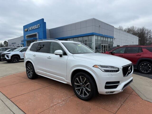 2017 Volvo XC90 T6 Momentum AWD