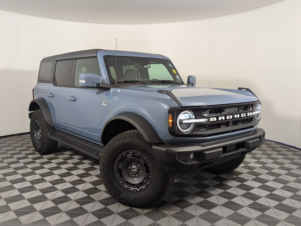 2025 Ford Bronco Outer Banks 4-Door 4WD