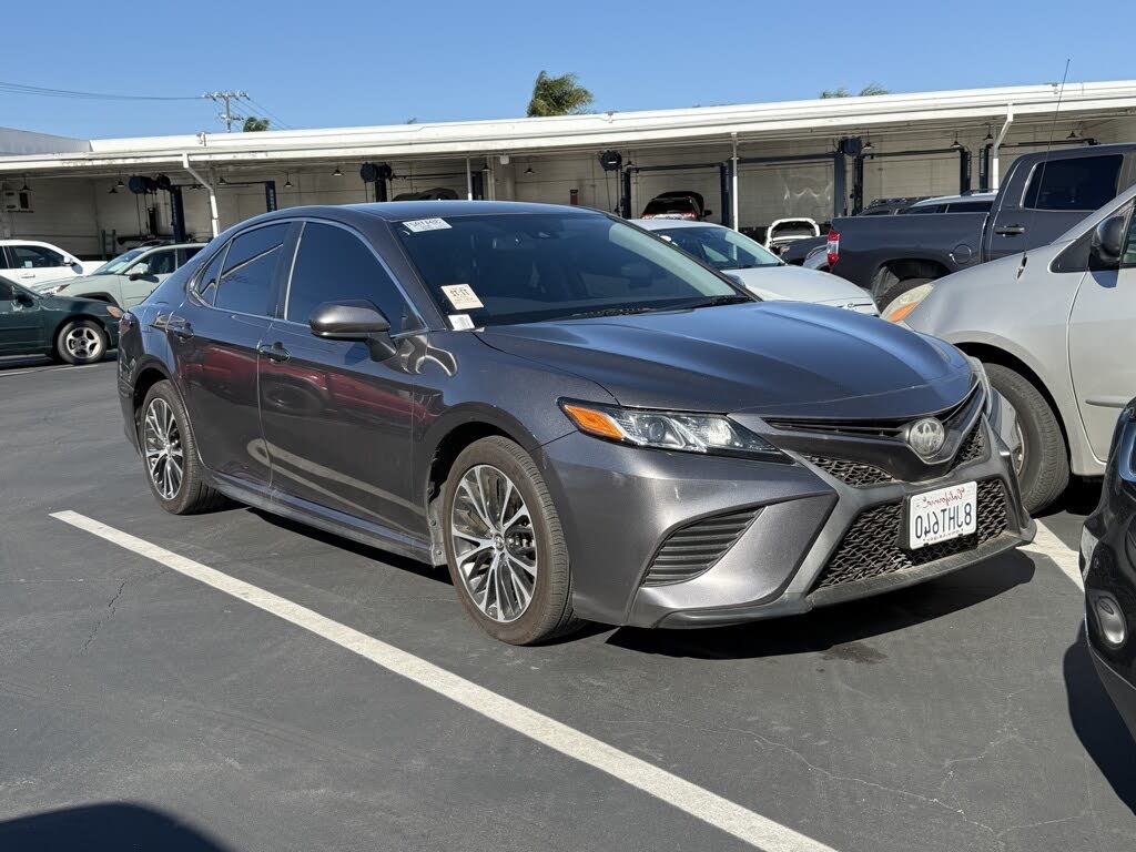 2019 Toyota Camry SE FWD