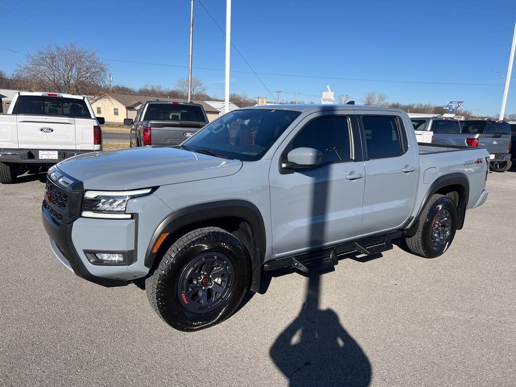 2025 Nissan Frontier PRO-4X Crew Cab 4WD