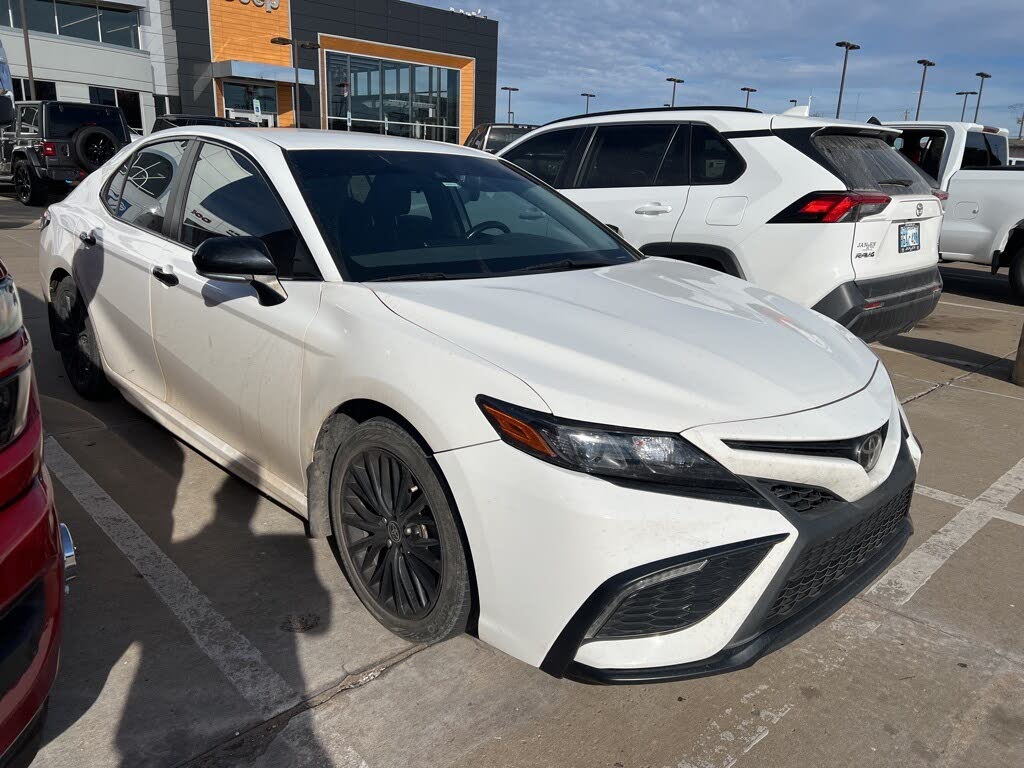 2022 Toyota Camry SE Nightshade FWD