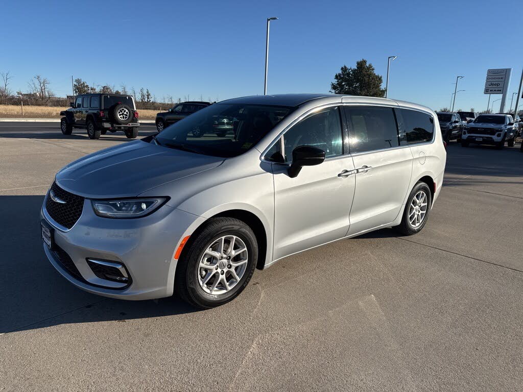 2024 Chrysler Pacifica Touring L FWD