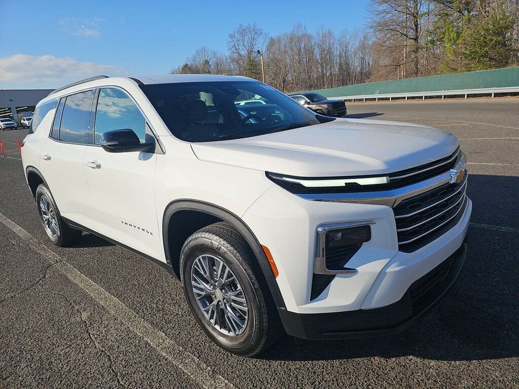 2025 Chevrolet Traverse LT FWD