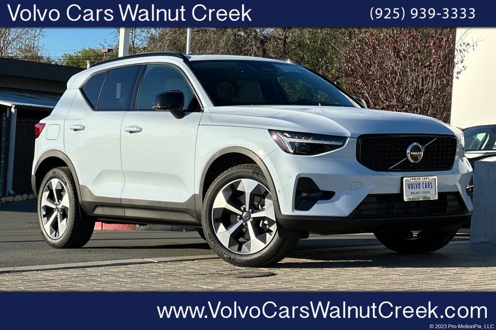 2026 Volvo XC40 B5 Plus AWD