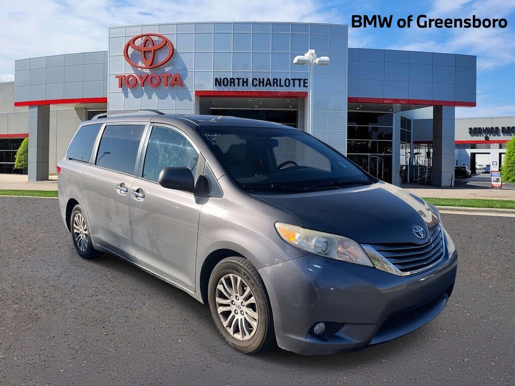 2015 Toyota Sienna XLE 7-Passenger Auto Access Seat