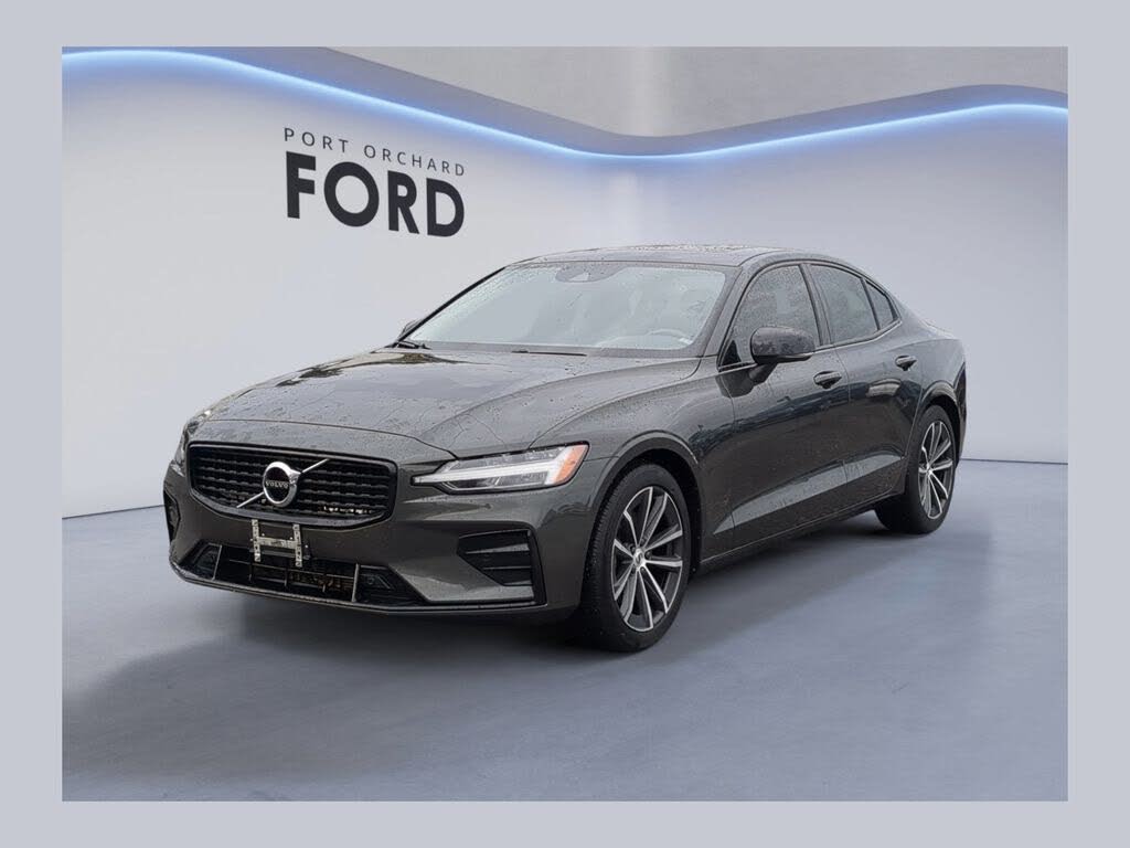 2022 Volvo S60 B5 Momentum AWD