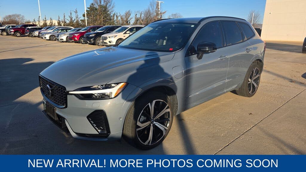 2023 Volvo XC60 Recharge T8 Ultimate Dark Theme eAWD