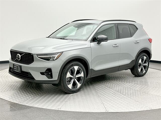 2025 Volvo XC40 B5 Plus Dark Theme AWD
