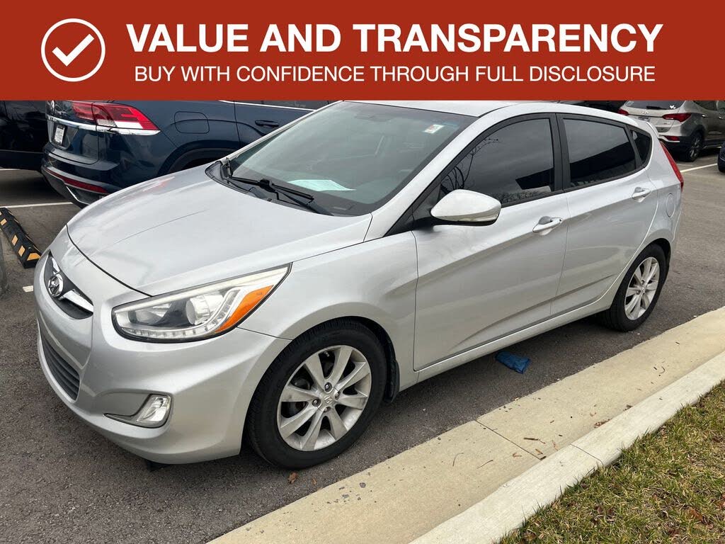 2014 Hyundai Accent SE 4-Door Hatchback FWD
