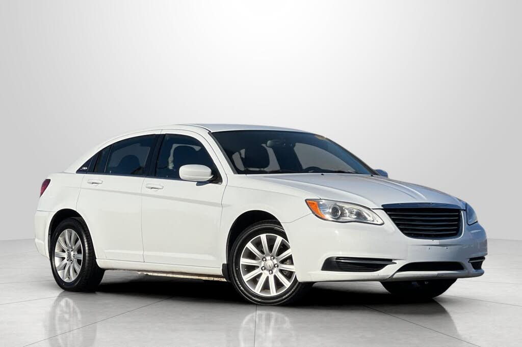 2013 Chrysler 200 Touring Sedan FWD