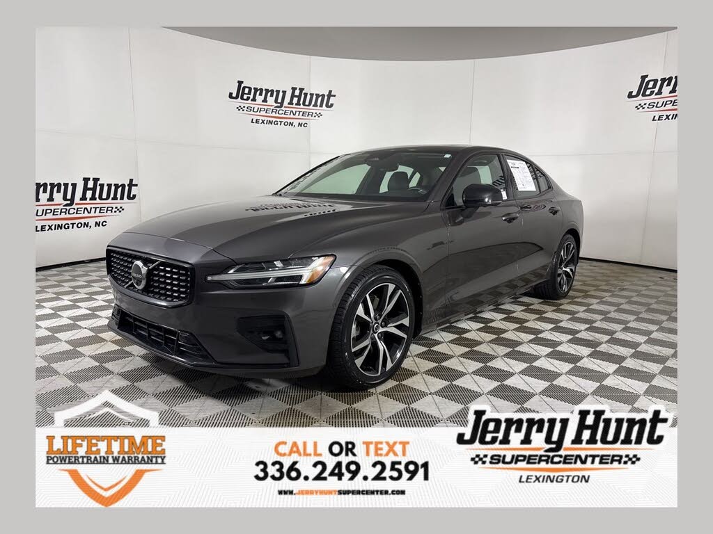 2023 Volvo S60 B5 Plus Dark Theme FWD