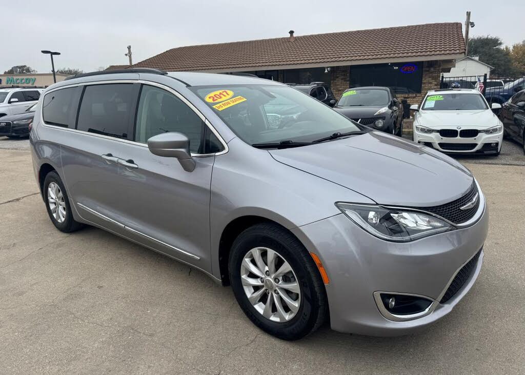 2017 Chrysler Pacifica Touring L Plus FWD