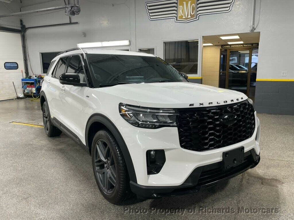 2025 Ford Explorer ST-Line AWD