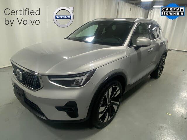 2025 Volvo XC40 B5 Plus Bright Theme AWD