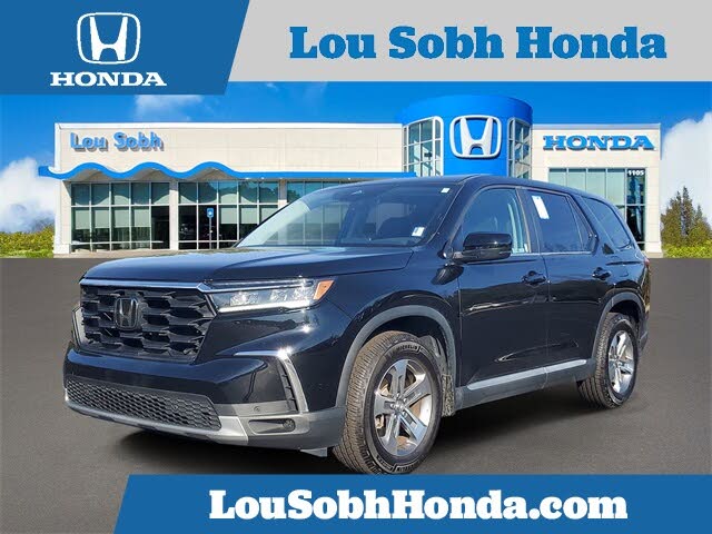2023 Honda Pilot EX-L AWD with Captains Chairs