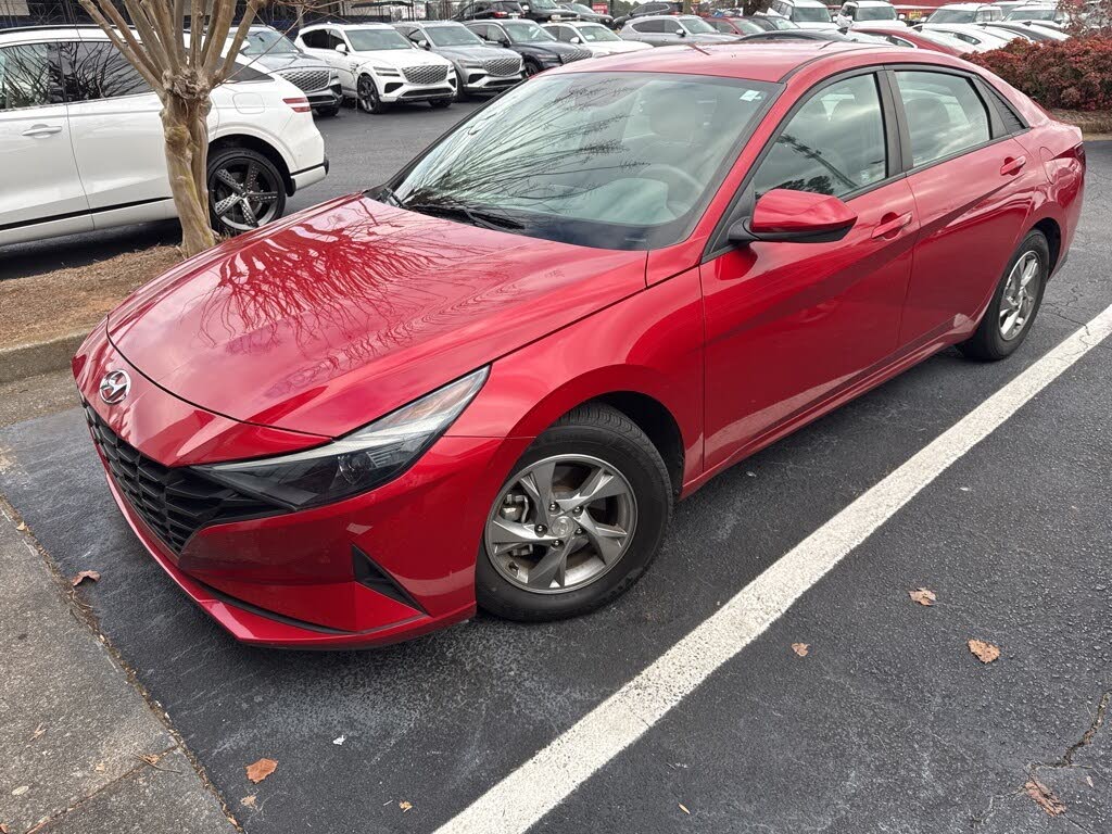 2022 Hyundai Elantra SE FWD