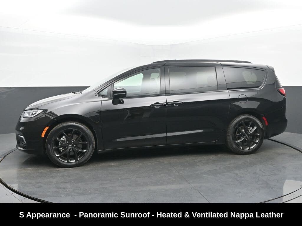2025 Chrysler Pacifica Limited FWD