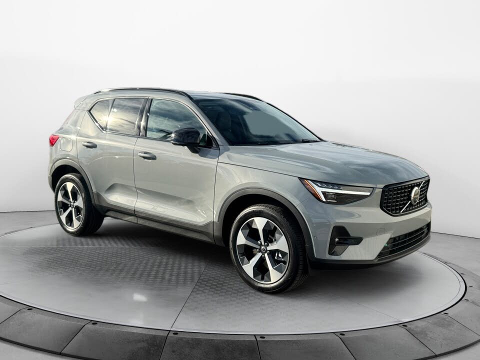 2026 Volvo XC40 B4 Plus FWD