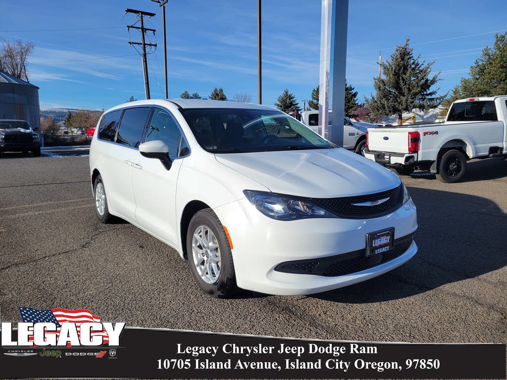 2023 Chrysler Voyager LX FWD