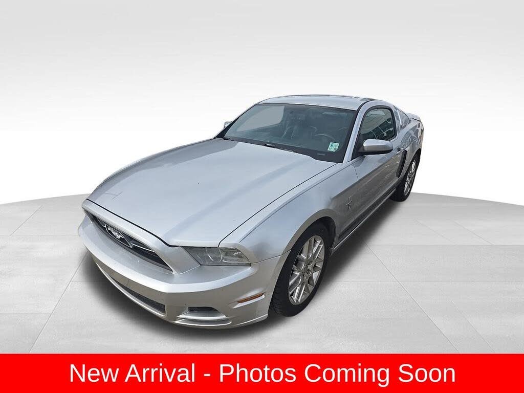 2013 Ford Mustang V6 Premium Coupe RWD