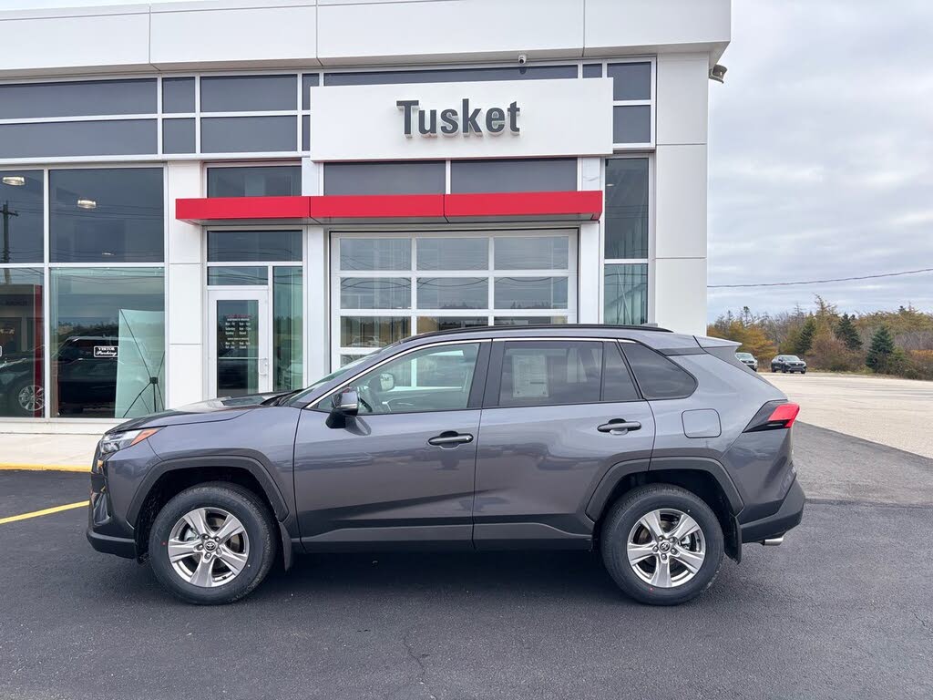 Toyota RAV4 XLE AWD 2025