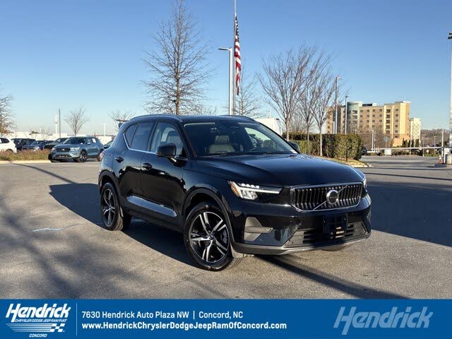 2025 Volvo XC40 B5 Core Bright Theme AWD