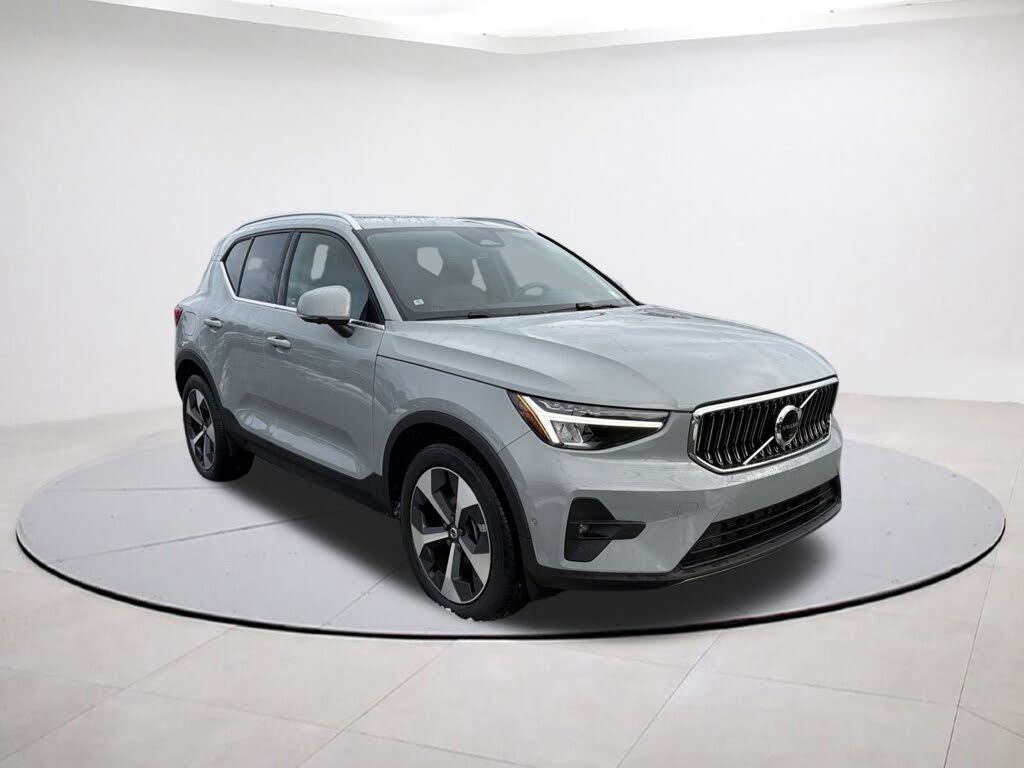 2025 Volvo XC40 B5 Plus Bright Theme AWD