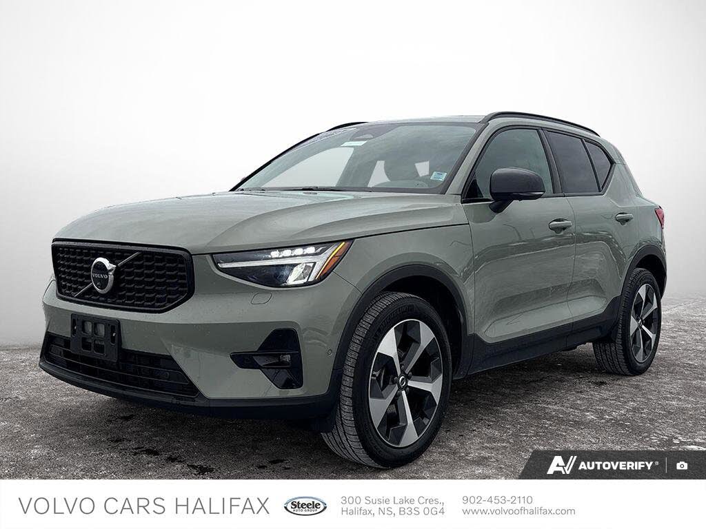 Volvo XC40 B5 Plus Dark Theme AWD 2025