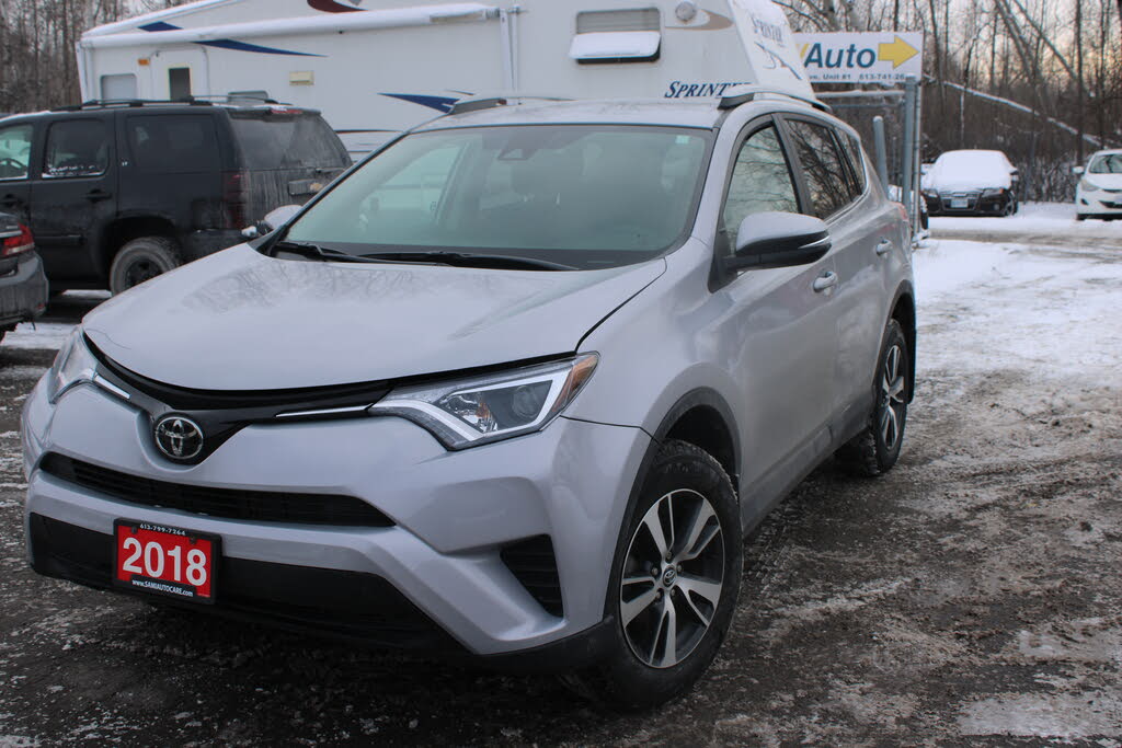 Toyota RAV4 LE AWD 2018
