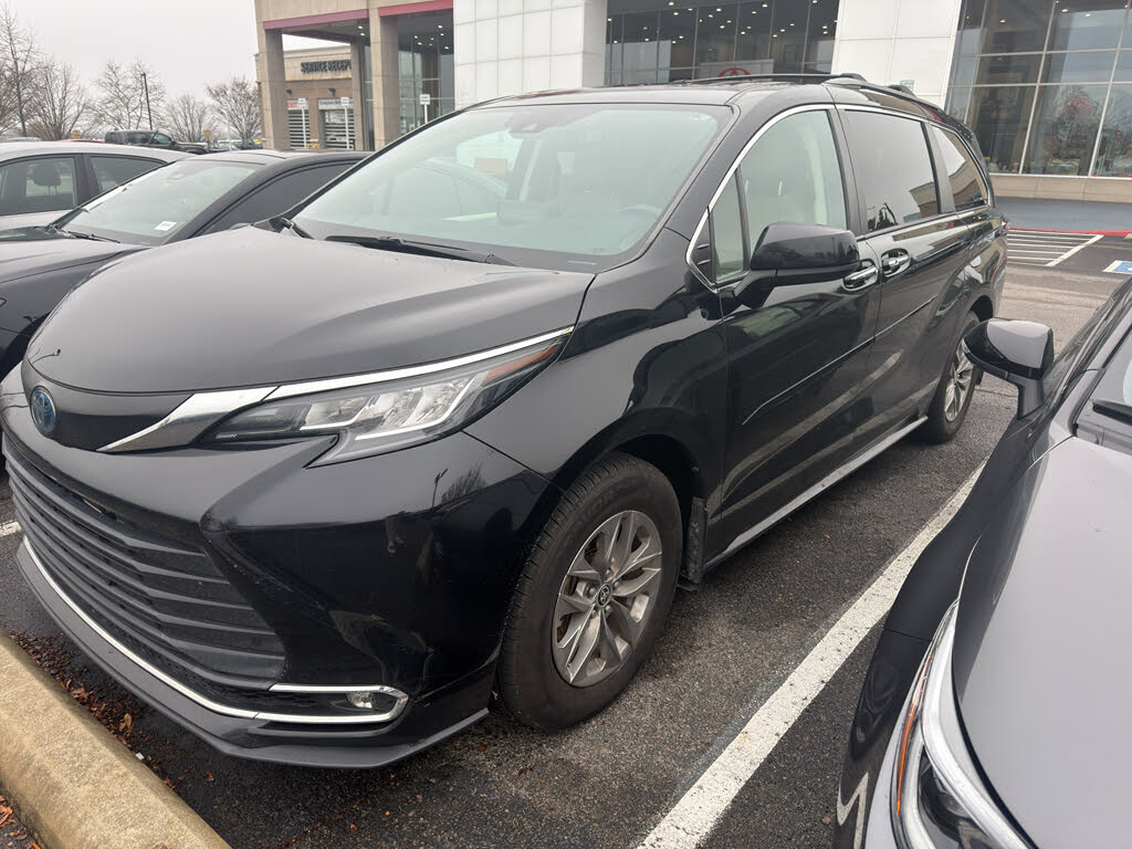 2022 Toyota Sienna XLE 7-Passenger FWD