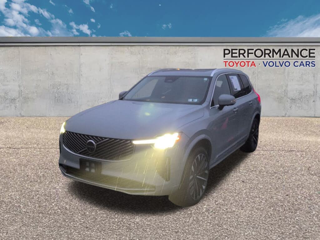 2025 Volvo XC90 B5 Plus Bright Theme 7-Passenger AWD