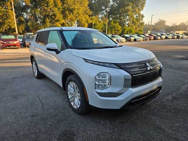 2024 Mitsubishi Outlander ES FWD