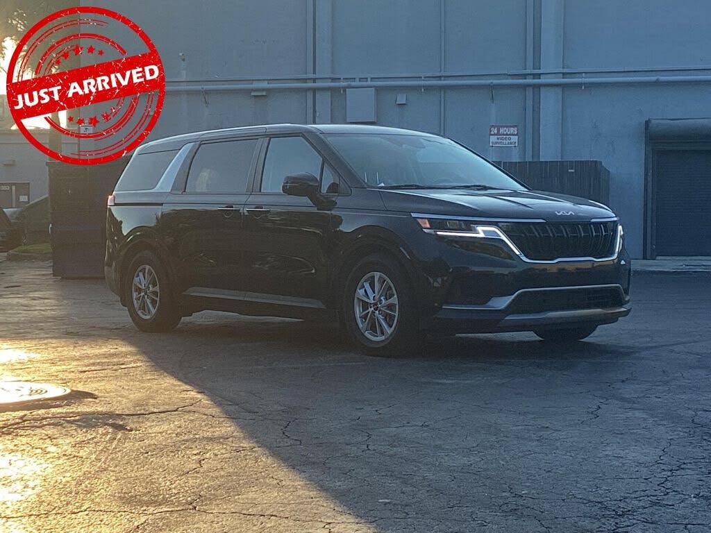 2024 Kia Carnival LX FWD