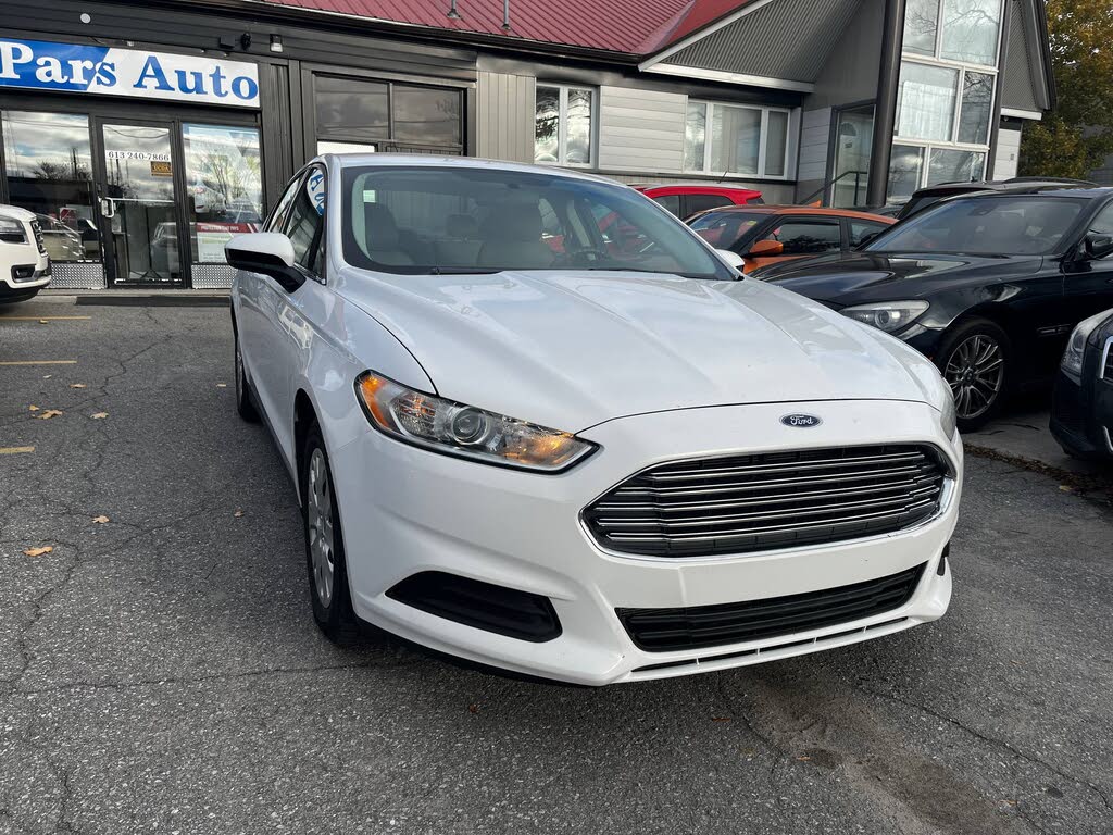 Ford Fusion S 2013