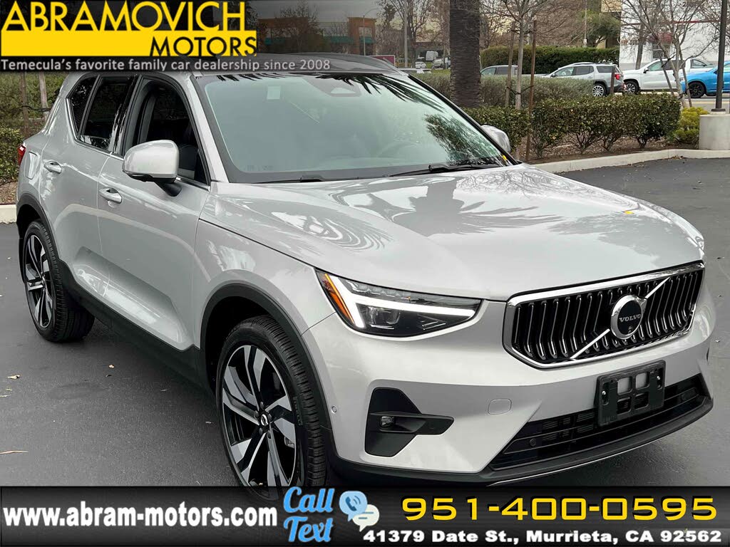 2025 Volvo XC40 B5 Plus Bright Theme AWD