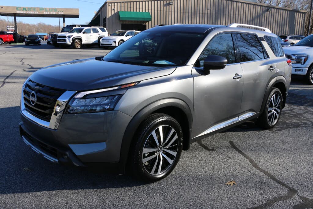 2025 Nissan Pathfinder Platinum 4WD