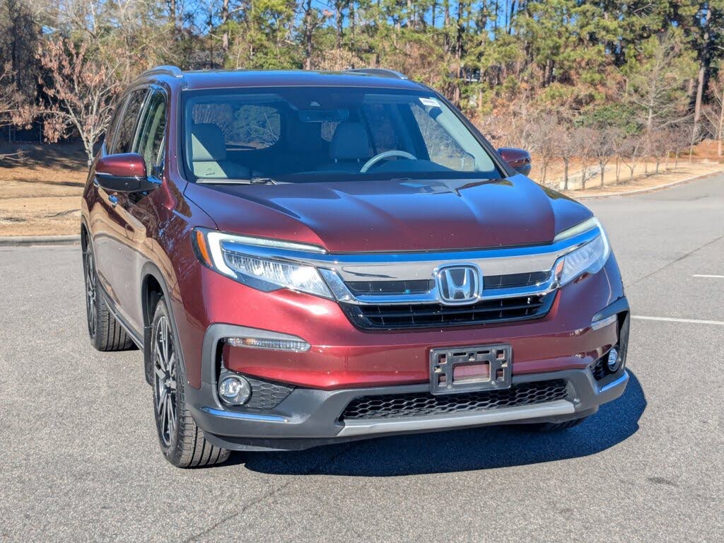2022 Honda Pilot Touring FWD with Rear Captain's Chairs