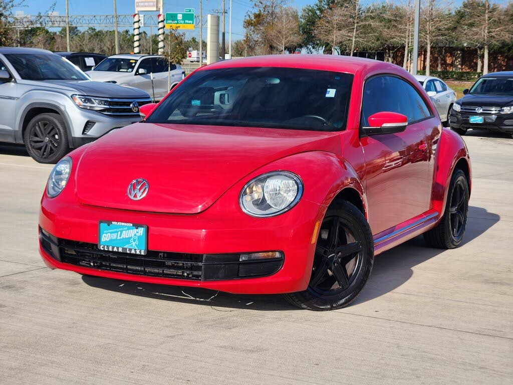 2012 Volkswagen Beetle 2.5L with Sound and Navigation