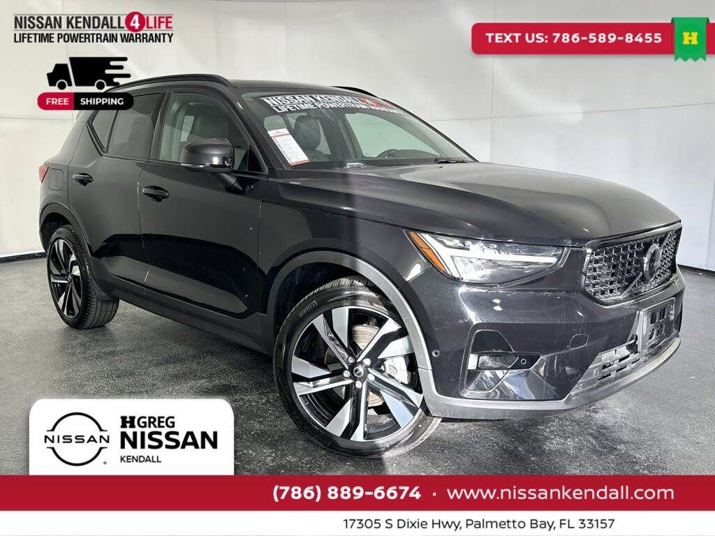 2025 Volvo XC40 B5 Plus Dark Theme AWD