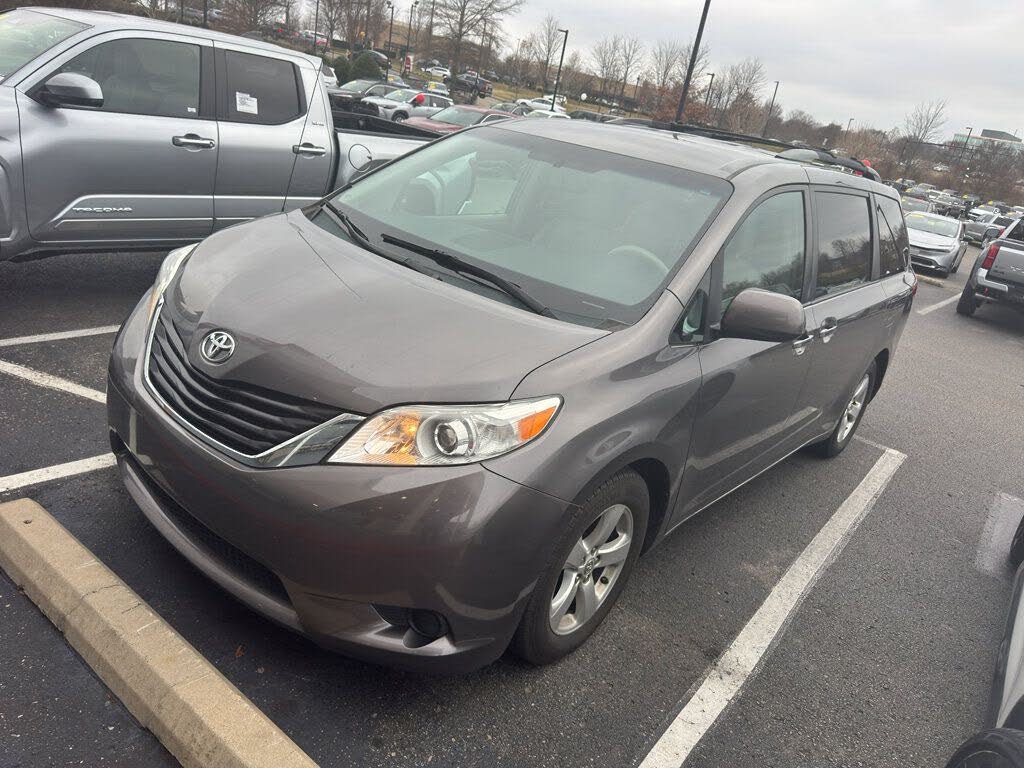 2014 Toyota Sienna LE 7-Passenger Auto Access Seat