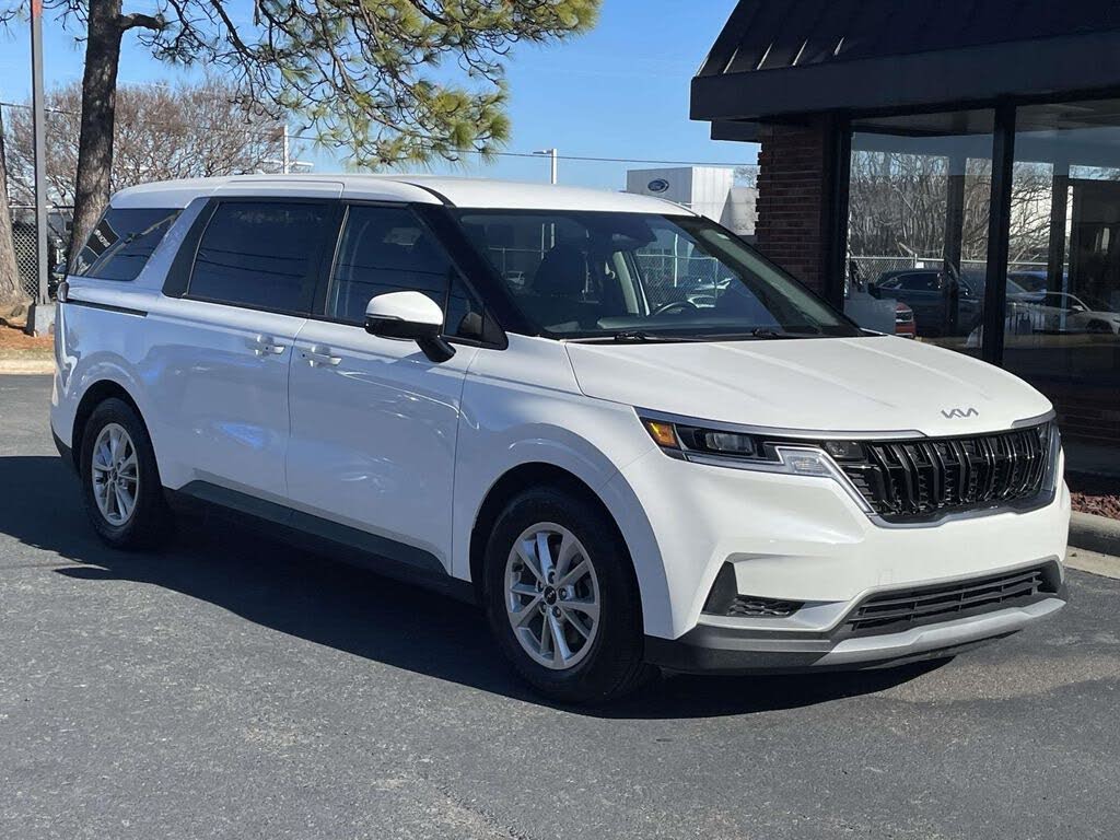 2024 Kia Carnival LX FWD
