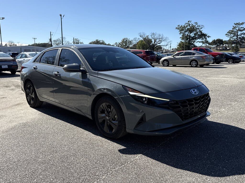 2022 Hyundai Elantra SEL FWD