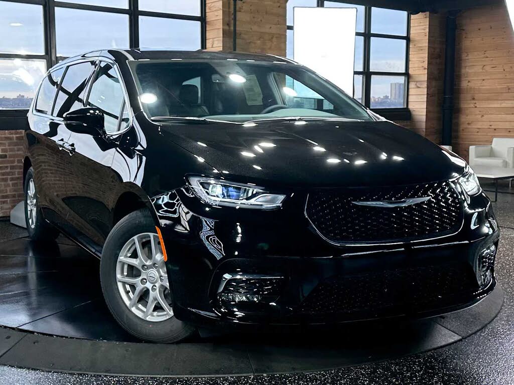 2026 Chrysler Pacifica Select AWD