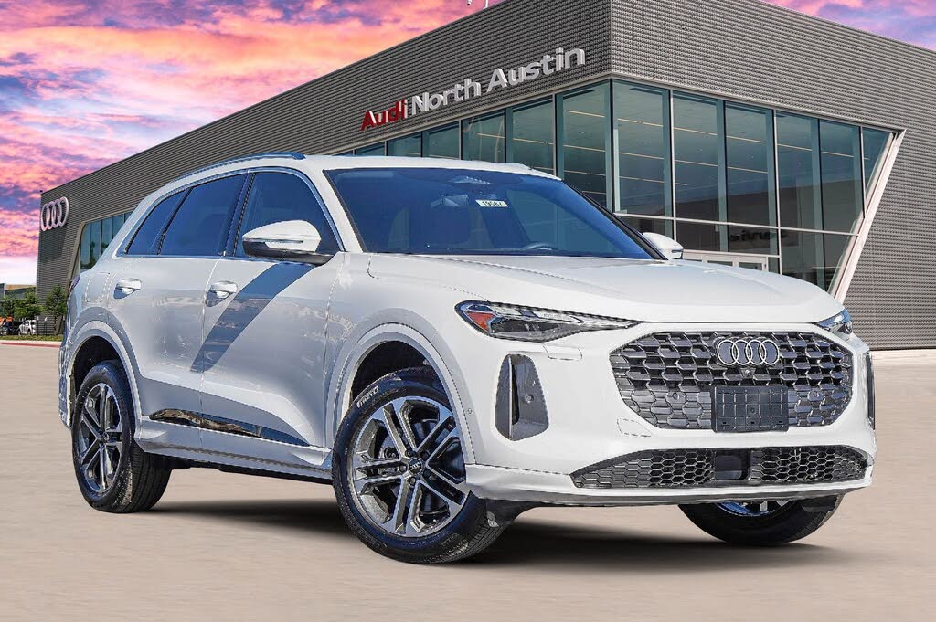 2025 Audi Q5 quattro Premium 40 TFSI