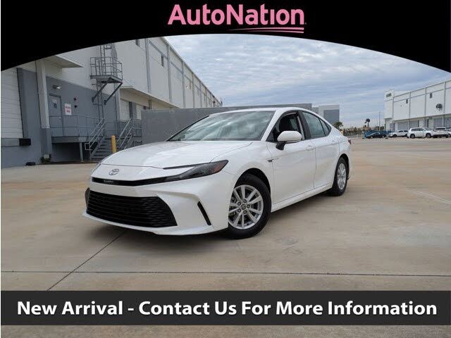 2025 Toyota Camry LE FWD