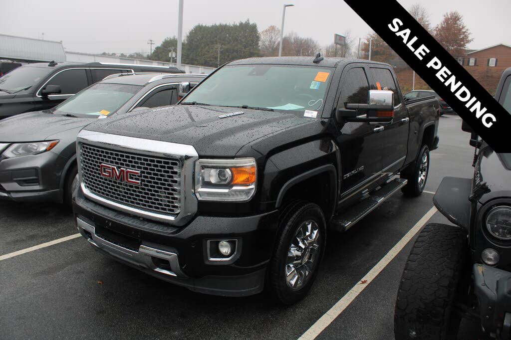 2015 GMC Sierra 2500HD Denali Crew Cab SB 4WD